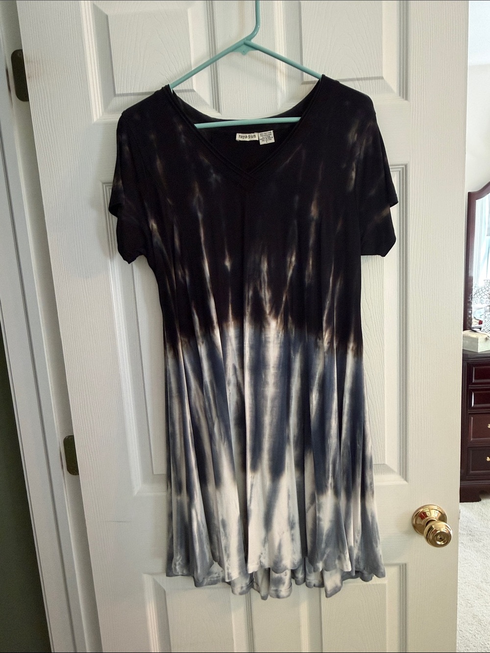 raya sun Black and White Tie-Dye V-Neck Mini Dress